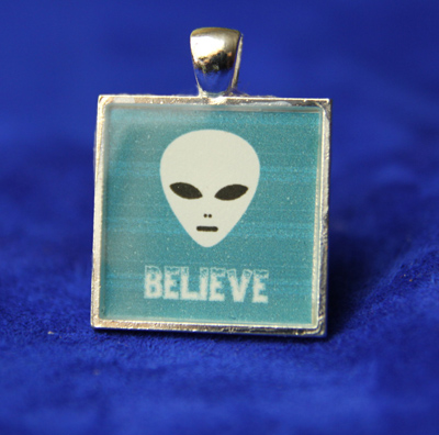alien keychain pendant